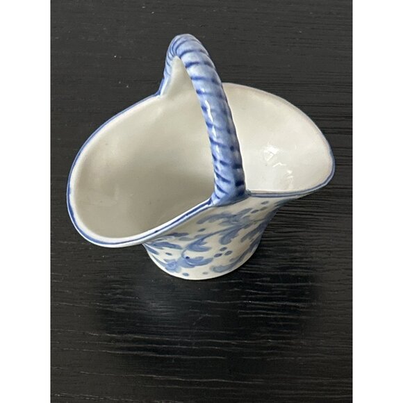 Andrea by Sadek Porcelain Basket w/Handle Blue & White Hand Painted Floral Motif - Picture 3 of 7